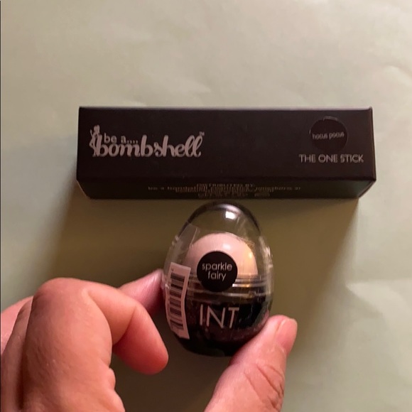 Be a Bombshell “The One Stick” and INT HIGHLIGHT - Picture 1 of 5